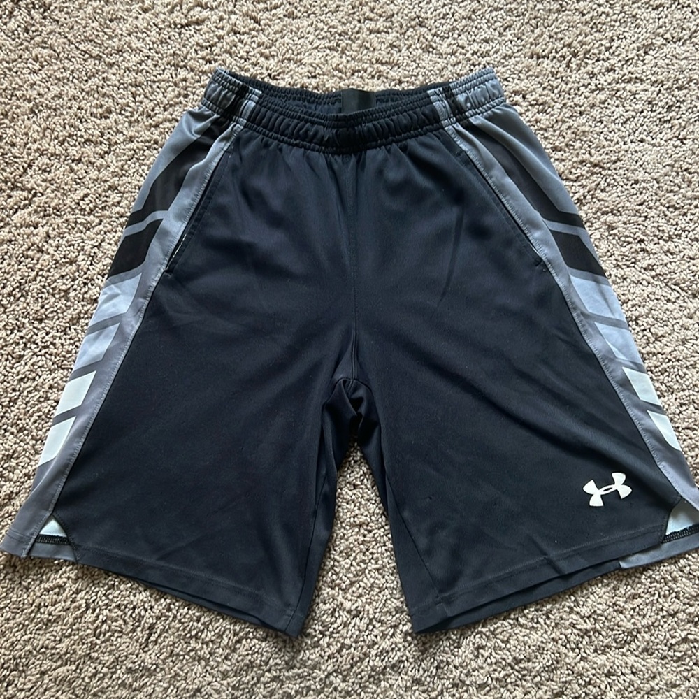 Boys Under Armour basketball shorts size medium
